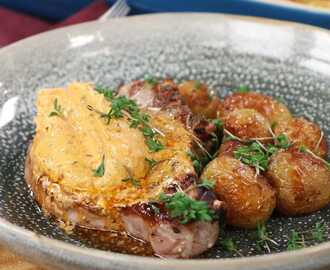 Grillad fläskkotlett med café de paris-smör och rostad potatis