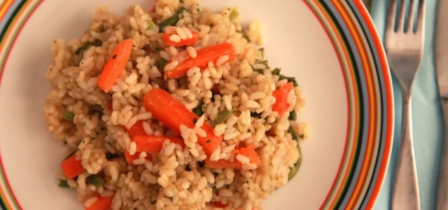 Vegetarisk risotto med morötter och bönor