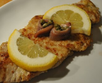 Wienerschnitzel och Apfelstrudel med grüner veltliner i glasen