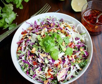 Asiatisk cole slaw med sesam och tamaridressing