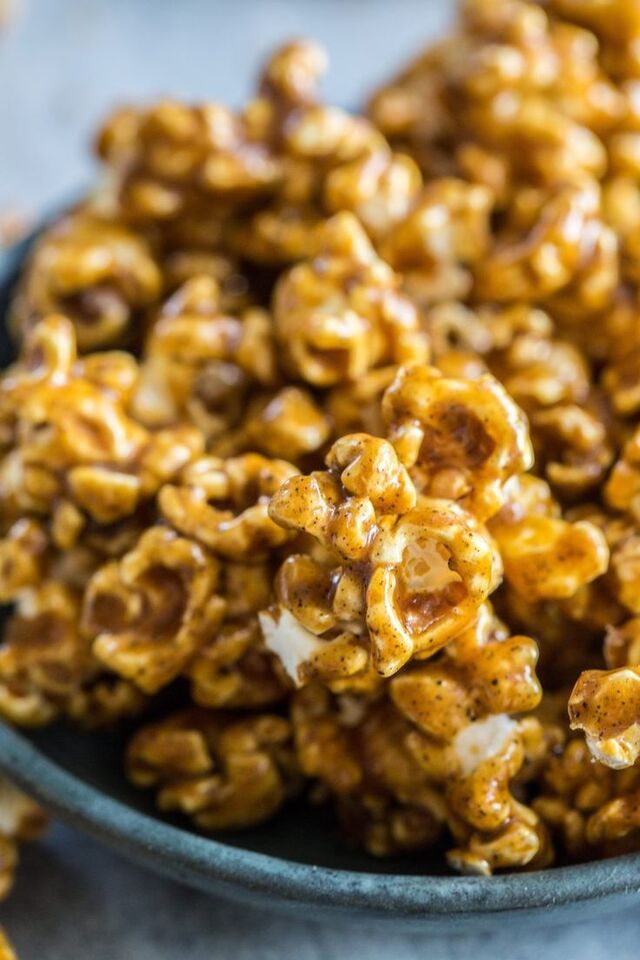 Karamelliserade popcorn | Popcorn, Snacks, Food