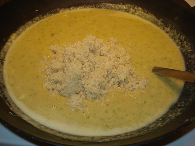 Kokoslinssoppa med grön curry och quinoa