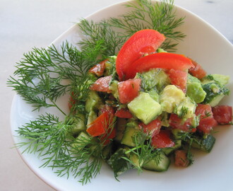 Krämig avocadoröra med chili och avocadosalsa med dill