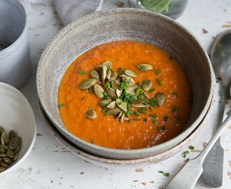 Roasted red pepper soup for warm summer days