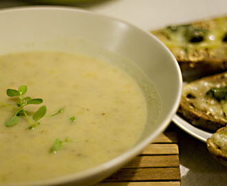 …kantarellsoppa och varma mackor?