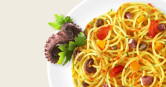 Spaghettoni med bläckfisk, chilipeppar och kapris