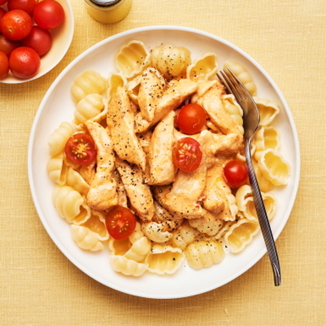 Kycklinggryta med paprikapesto och tomat | Recept ICA.se