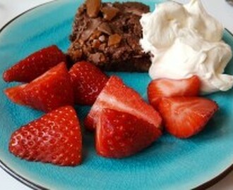 RECEPT: kladdkaka med Dumle och Daim