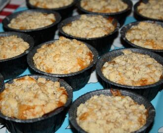 ÄPPEL- OCH KANELMUFFINS MED CRUMBLE