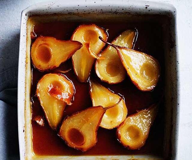 Roast pears with maple syrup and vanilla crème fraîche