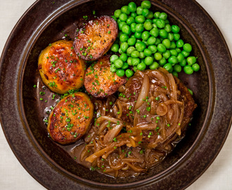 Köttfärsbiffar med löksky och smörrostad potatis