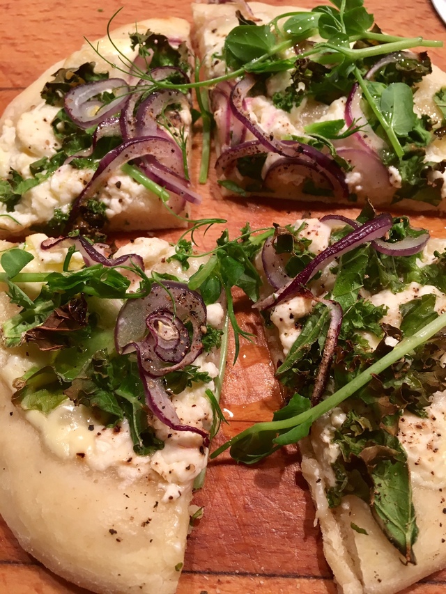 Var dags mat - Pizza Bianco med grönkål och ärtskott