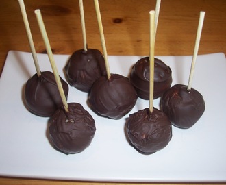 Cake pops, kokoskaka och mörk choklad