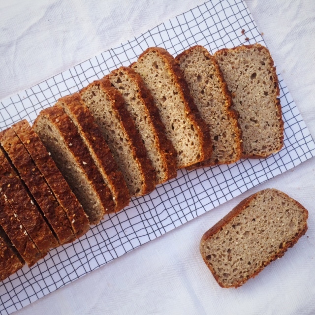 Surdegslimpa av hel bovete (naturligt glutenfri) Superenkel att göra!