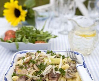 Pasta med kyckling- och vitvinssås