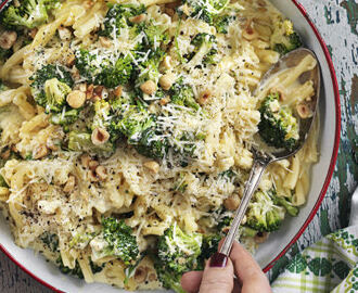 Pastagratäng med fylld pasta och fetaost