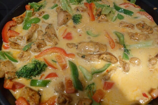 Världens godaste, enklaste och snabbaste Thaikyckling med röd curry