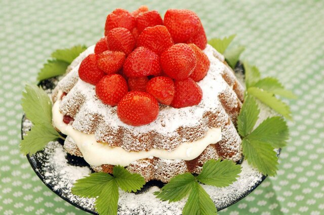 Solbackens Morsdags tårta med jordgubbar