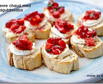 Förrätt till midsommar: Chevre chaud med jordgubbssalsa