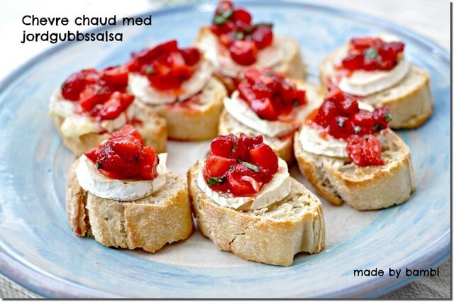 Förrätt till midsommar: Chevre chaud med jordgubbssalsa