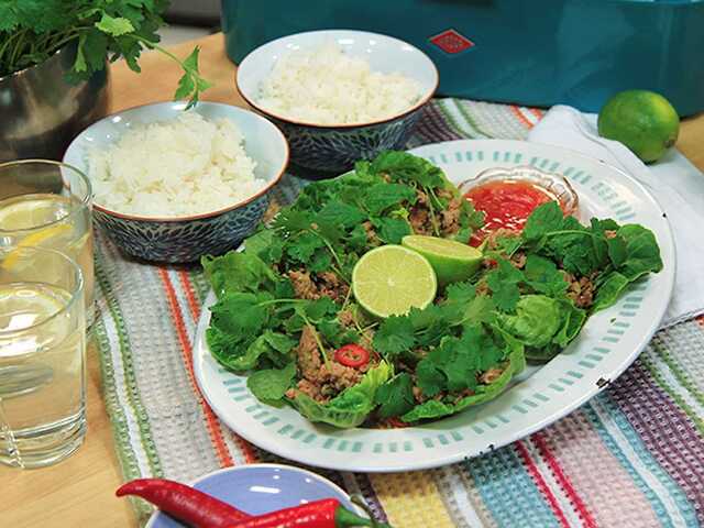 Vietnamesisk fläskfärs i salladsblad