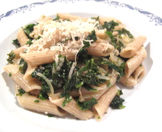 Pasta med “grönkålspesto”