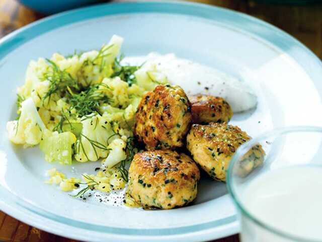 Laxköttbullar med pepparrotsyoghurt