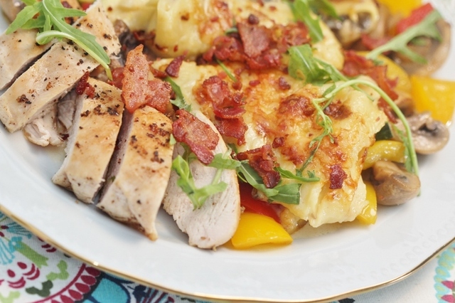 Riktigt fula (men goda) svampcannellonis med kyckling, bacon och svamp- och grönsaksfräs