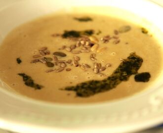 Jordärtskocksoppa med Solrosfrön och Basilikaolja - Jerusalem Artichoke Soup with Sunflower Seeds & Basil Oil