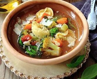 Minestrone med tortellini