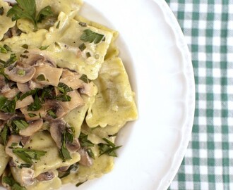 Ostfylld pasta med svamp, persilja och citron