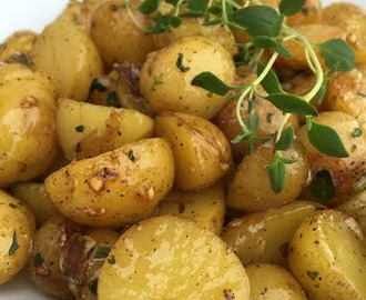 Stekt potatis med honung och vitlök