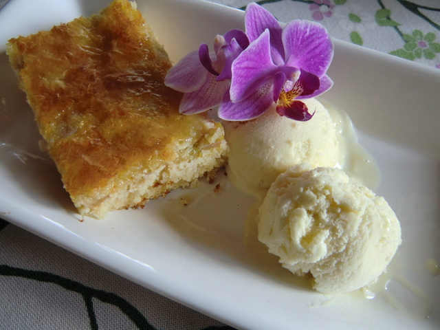 Glutenfri rabarberkaka extra allt - med mandel, kokos, Limoncellosjuden rabarber och vit choklad