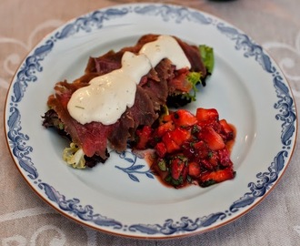 Calvadosgravad biff med nobissås och jordgubbssalsa