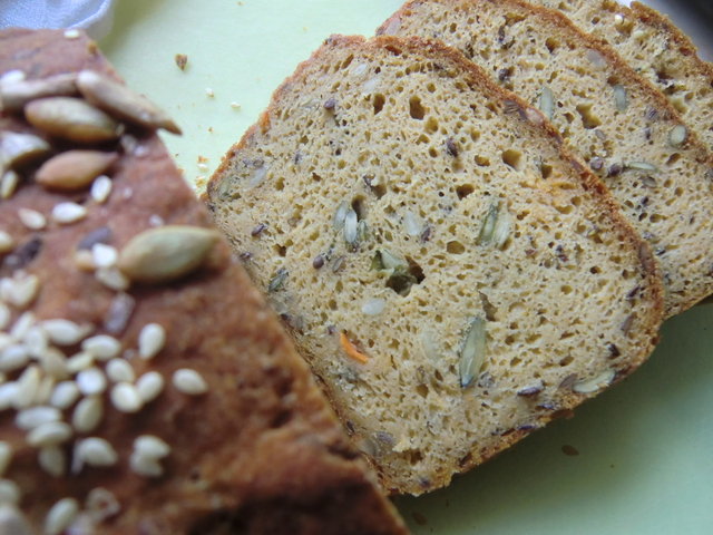 Glutenfritt surdegsformbröd - variation på gammalt tema