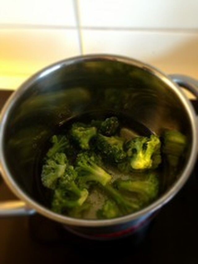 Fullkornspasta med broccolisås