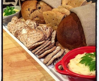 Ljuvligt vörtbröd, juliga pomerans rågkakor och pepparkaks knäckebröd