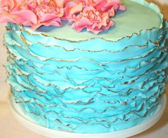 Little ruffle cake