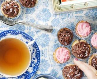 Små cupcakes med hackad choklad