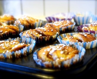 Mjölkfria kanelbullar i ett försök att ställa om.