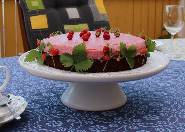 Chokladtårta med smultrontryffel till Karins födelsedag