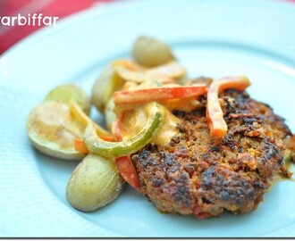 Ajvarbiffar i krämig sås med lök och paprika