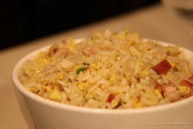 Egg-fried rice och kyckling