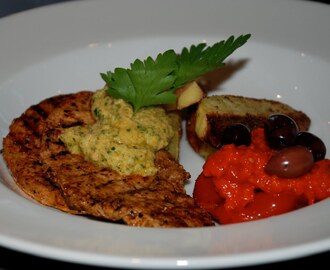 Rosépepparstekt Skinkschnitzel av innanlår med hemlagad hummus