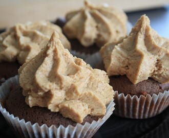 Chokladmuffins med jordnötsfrosting