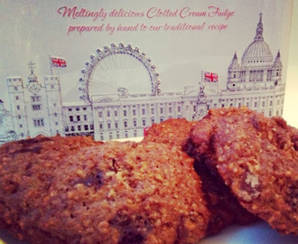 CHOCOLATE CHUNK OATMEAL COOKIES