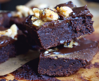 Brownie med chokladlakritskola och lakritskaramelliserade nötter