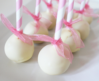 Vita och rosa cake pops