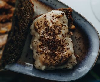 Bananbröd med jordnötssmör & kvarg