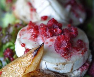 Getostsallad med päron och hallonvinägrett